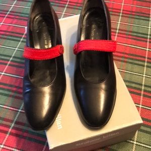 Comme des Garçons black pumps with red strap